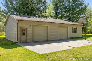 210 S Shore Dr, Edmore, MI 48829 - Photo 5
