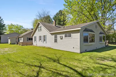 210 S Shore Drive, Edmore, MI 48829 - Photo 3