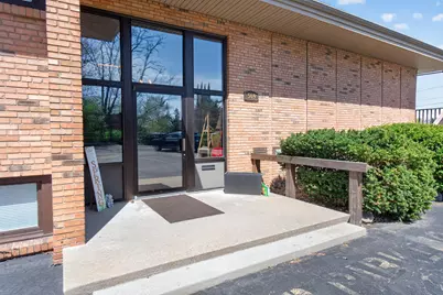 569 Wildwood Avenue #Front Lower Unit, Jackson, MI 49201 - Photo 5