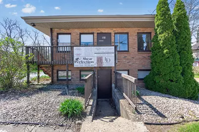 569 Wildwood Avenue #Front Lower Unit, Jackson, MI 49201 - Photo 3