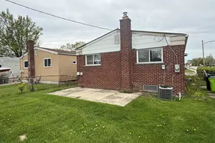 27912 Van Howe St, Roseville, MI 48066 - Photo 3