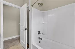9126 Preserve Dr, Fenton, MI 48430 - Photo 27