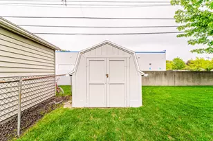 11109 S Maplelawn Ave, Taylor, MI 48180 - Photo 9