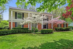 910 S Shady Hollow Cir, Bloomfield Hills, MI 48304 - Photo 3