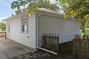 1207 Napier Ave, Saint Joseph, MI 49085 - Photo 9