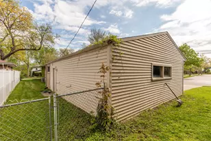 2215 Runnymede Blvd, Ann Arbor, MI 48103 - Photo 3