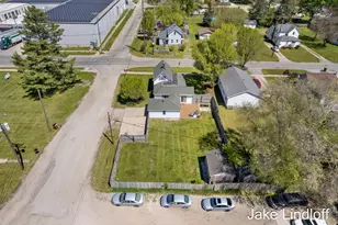 322 E Gardner St, Sparta, MI 49345 - Photo 31