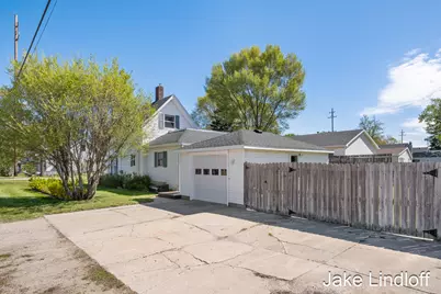 322 E Gardner Street, Sparta, MI 49345 - Photo 5