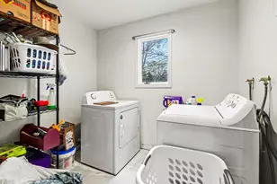 811 N Washington Ave, Ludington, MI 49431 - Photo 27