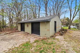 811 N Washington Ave, Ludington, MI 49431 - Photo 11