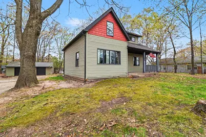 811 N Washington Avenue, Ludington, MI 49431 - Photo 3