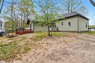 811 N Washington Ave, Ludington, MI 49431 - Photo 9