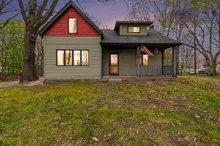811 N Washington Ave, Ludington, MI 49431 - Photo 1