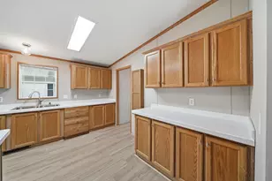 704 Hidden River Dr, Adrian, MI 49221 - Photo 11