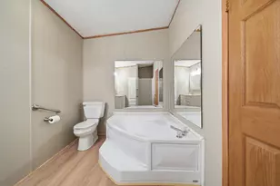 704 Hidden River Dr, Adrian, MI 49221 - Photo 15