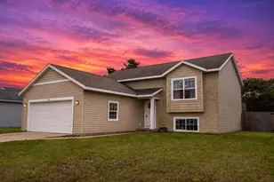 415 White Pine Dr, Belding, MI 48809 - Photo 3