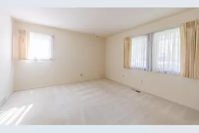 8480 Hampton, Grosse Ile, MI 48138 - Photo 17