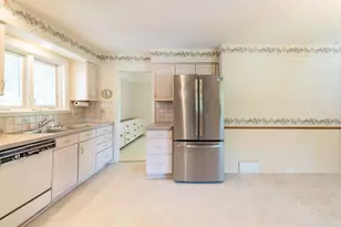 8480 Hampton, Grosse Ile, MI 48138 - Photo 13
