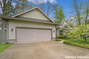 2740 Hittle Creek Dr, Fruitport, MI 49415 - Photo 5