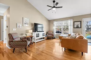 2912 Mandarin Grove Ln, Kalamazoo, MI 49004 - Photo 3