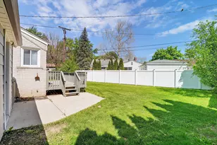 23870 Beacon Dr, Farmington, MI 48336 - Photo 35