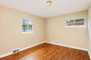 23870 Beacon Dr, Farmington, MI 48336 - Photo 17
