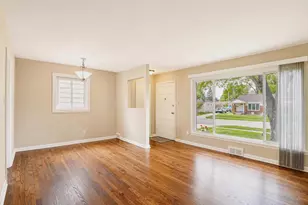 23870 Beacon Dr, Farmington, MI 48336 - Photo 7