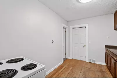 2533 S Washington Avenue, Lansing, MI 48910 - Photo 13