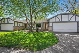 3119 W Maple Villa Dr SE, Grand Rapids, MI 49508 - Photo 3