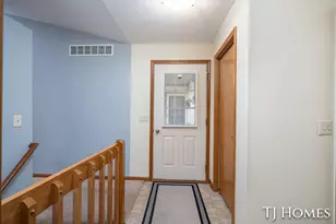 2466 Bridgeport Ln SE, Grand Rapids, MI 49508 - Photo 7