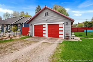 218 N Jackson St, Spring Lake, MI 49456 - Photo 5