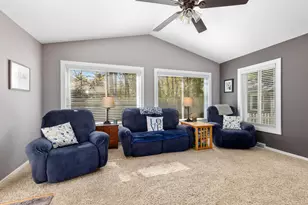 996 Colonial Ct, Holland, MI 49423 - Photo 7