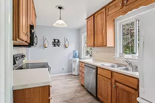 605 Edwards St, Grand Ledge, MI 48837 - Photo 9