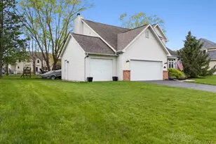 1384 Baywood Cir, Brighton, MI 48116 - Photo 3