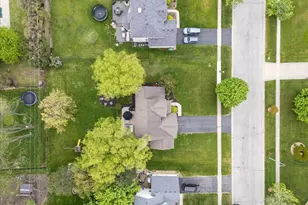 1384 Baywood Cir, Brighton, MI 48116 - Photo 5