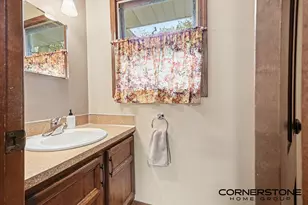 2070 Timberview Dr NE, Grand Rapids, MI 49525 - Photo 9