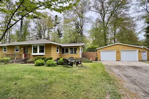 19105 Glendale Cir, Spring Lake, MI 49456 - Photo 1