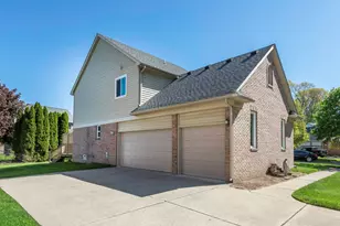 36520 Tom Brown Ct, Westland, MI 48185 - Photo 3