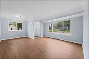 15370 Deering St, Livonia, MI 48154 - Photo 9