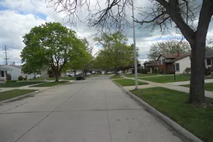22119 Candace Dr, Rockwood, MI 48173 - Photo 5