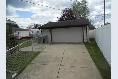 22119 Candace Drive, Rockwood, MI 48173 - Photo 3