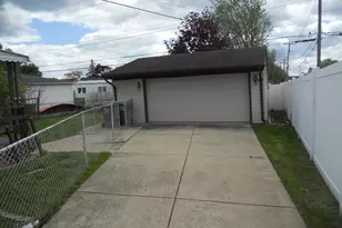 22119 Candace Dr, Rockwood, MI 48173 - Photo 3