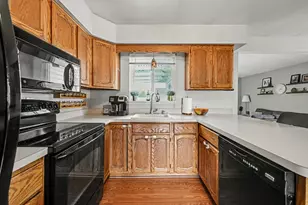 40579 Firwood Dr, Plymouth, MI 48170 - Photo 5