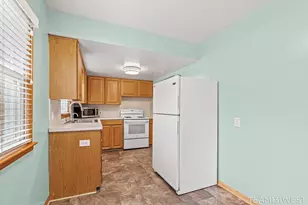754 Riley St, Holland, MI 49424 - Photo 9