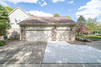34554 Quaker Valley Road, Farmington Hills, MI 48331 - Photo 45