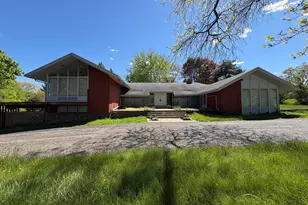 1322 Woodkrest Dr, Flint, MI 48532 - Photo 1