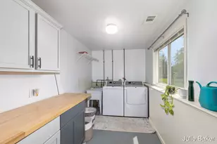 8283 Fairwood Dr, Jenison, MI 49428 - Photo 25