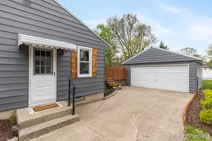 4326 Michael Ave SW, Wyoming, MI 49509 - Photo 3