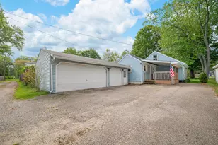 708 W Roe St, Buchanan, MI 49107 - Photo 11
