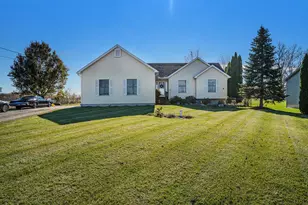 5243 Reid Rd, Swartz Creek, MI 48473 - Photo 3